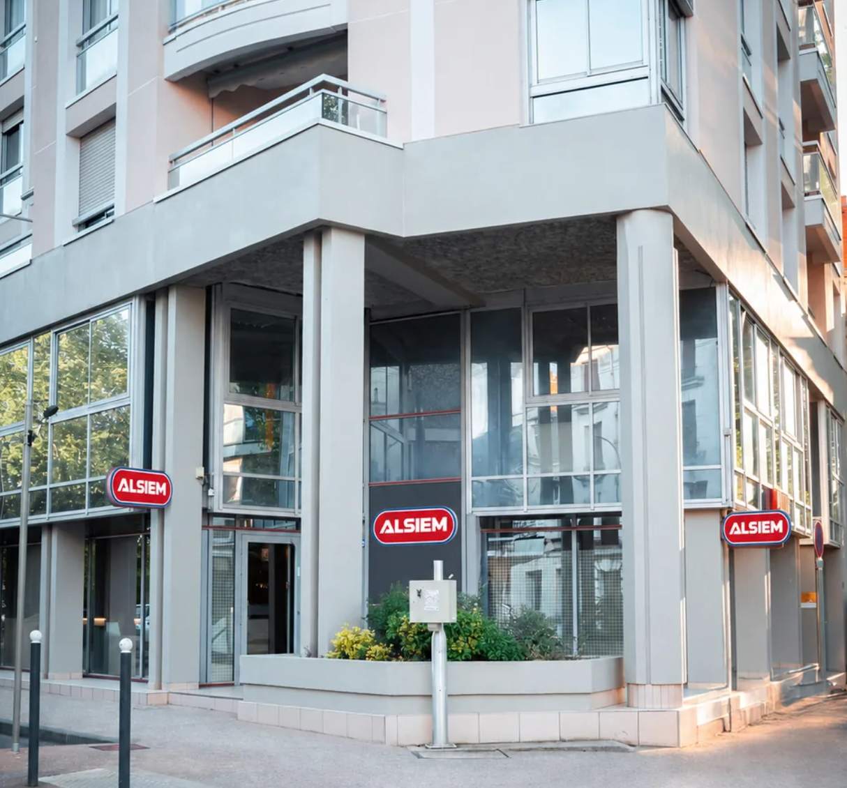 Façade de l’agence ALP Construction au centre-ville de Nevers.